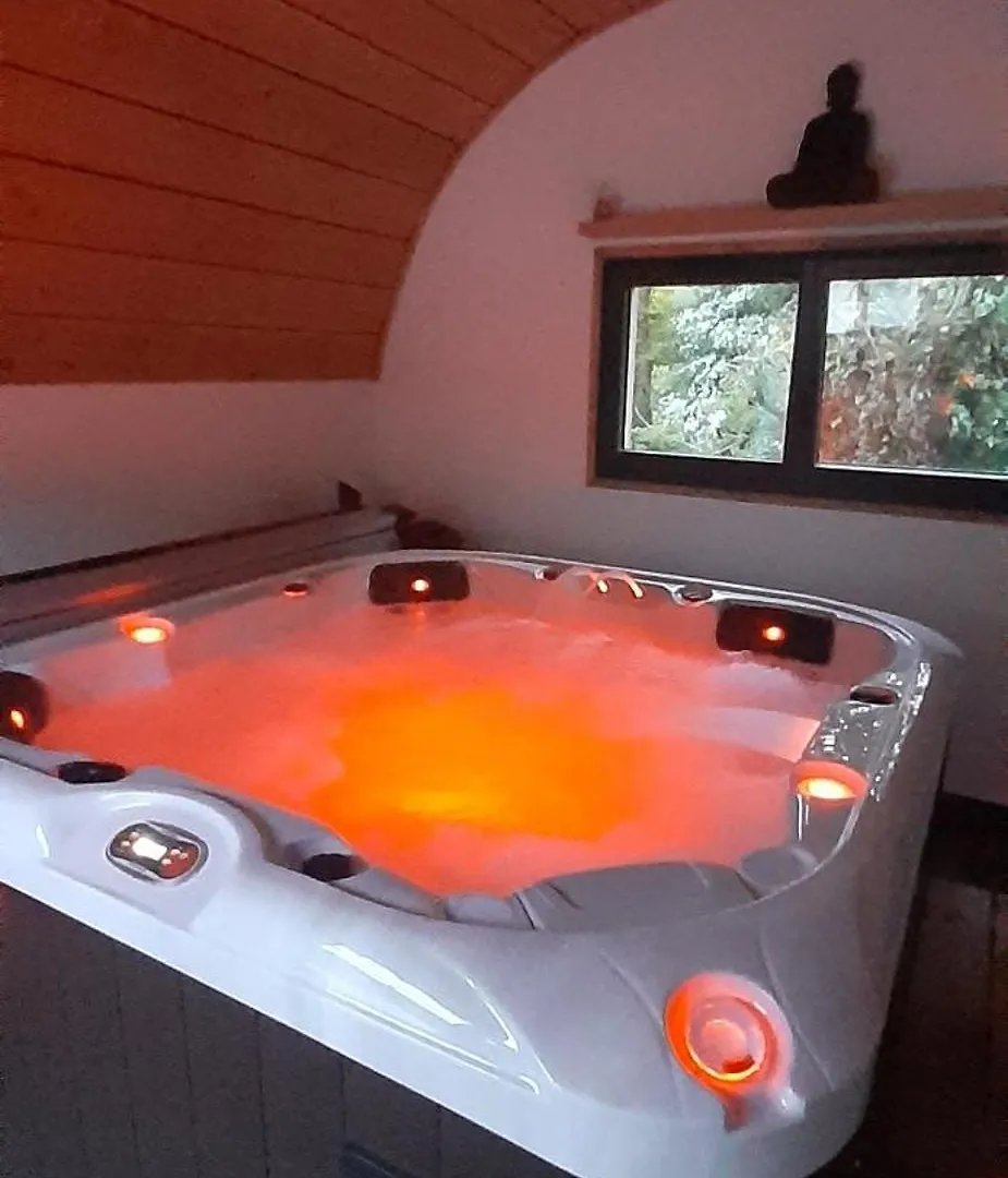 Chalets De Pont Cob Avec Spa Gouezec Holiday home